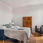 Le Marais - Walk To Notre-Dame - 1Br - Paris Vacation Rentals